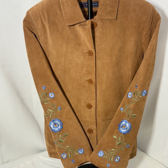 Roper tan suede jacket sz small with blue flower embroidery - Picture 2 of 4